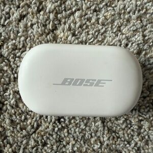 Bose Compact White Earbuds Case